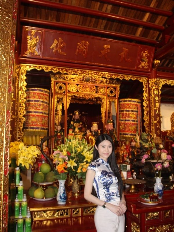 The-worship-area-in-Ngoc-Son-temple