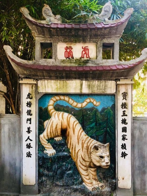 Tiger-sculpture-at-Ngoc-Son-Temple