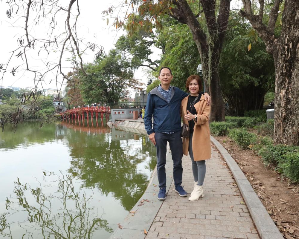 Walk-around-Hoan-Kiem-Lake-in-Hanoi