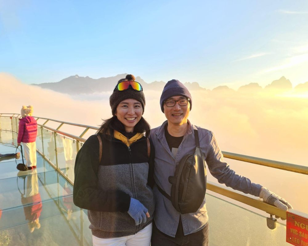 Korean-people-travel-to-Glass-Bridge