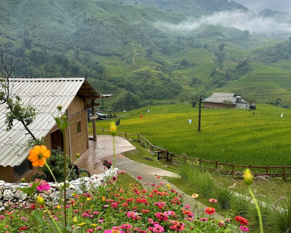 The-peaceful-scenery-of-Ta-Van-village