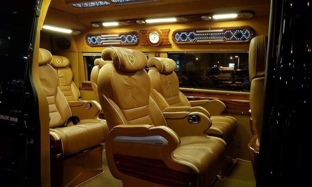 Dcar-Limousine-9-seats