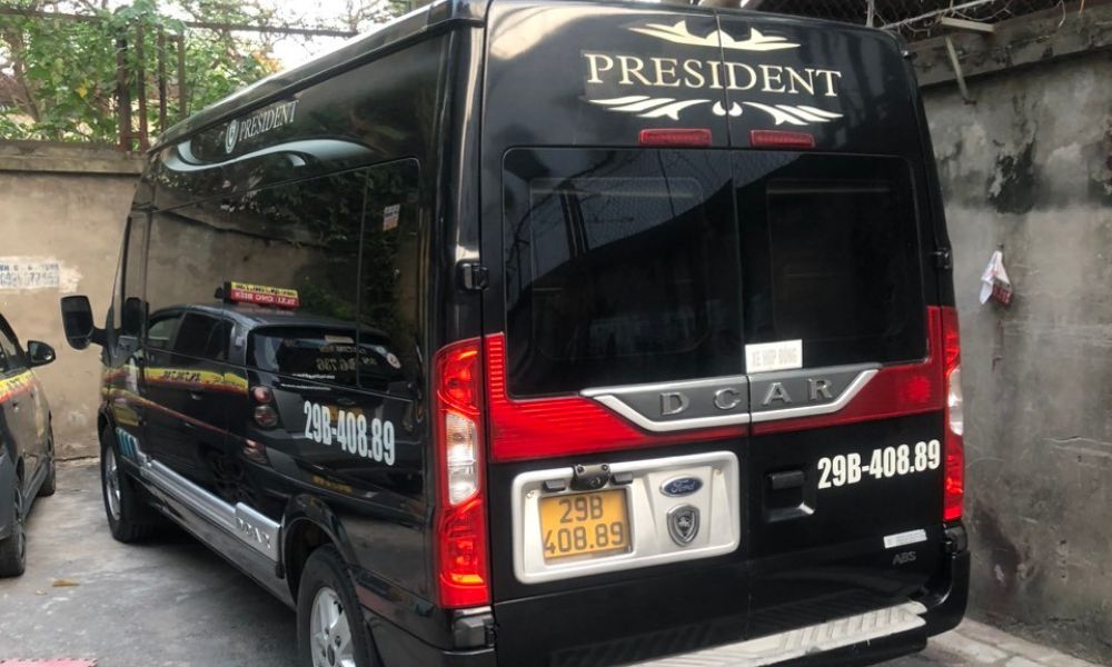 Exterior-of-Dcar-limousine-president-9-seats