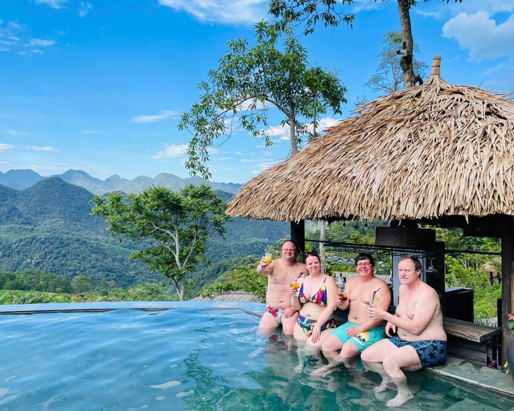 Tourists-enjoy-drinks-at-the-swimming-pool-in-Pu-Luong-Thanh-Hoa