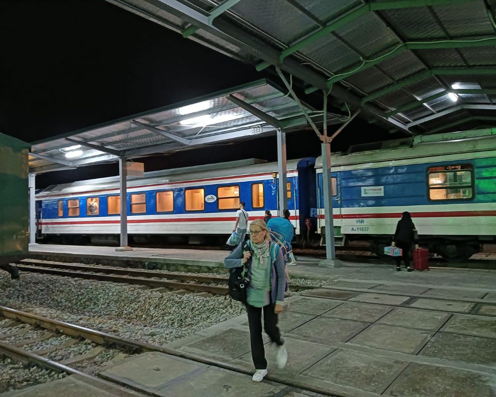 Hanoi-to-Sapa-by-train