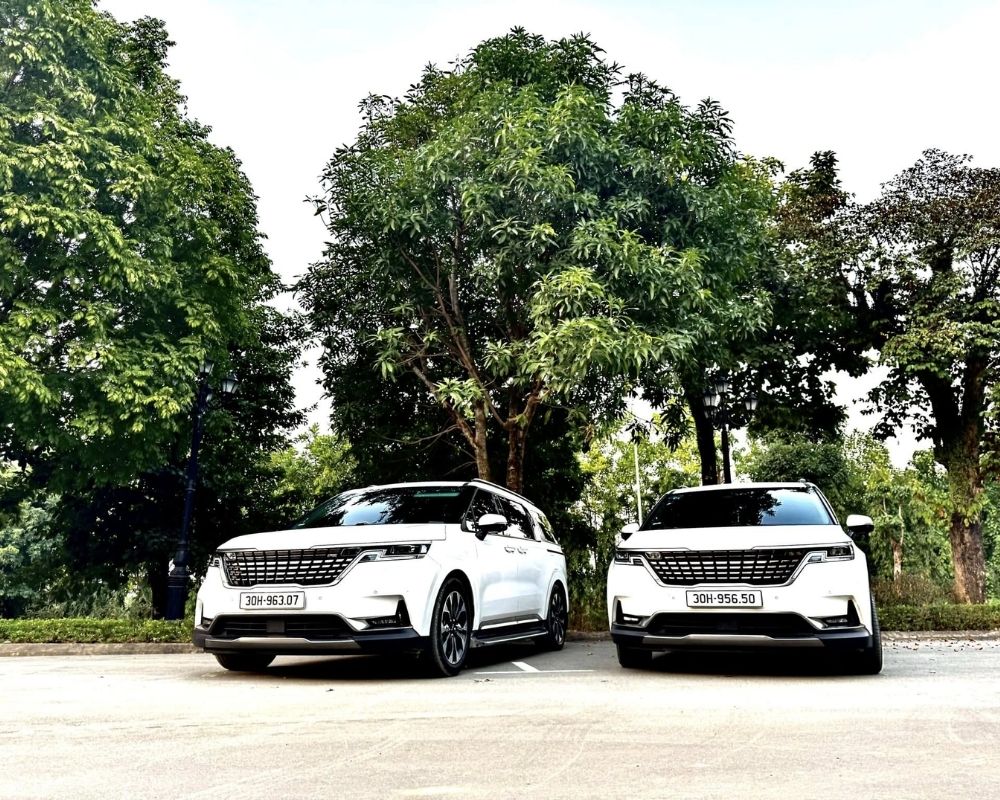 2-white-7-seat-cars-going-to-Thanh-Hoa-from-Hanoi